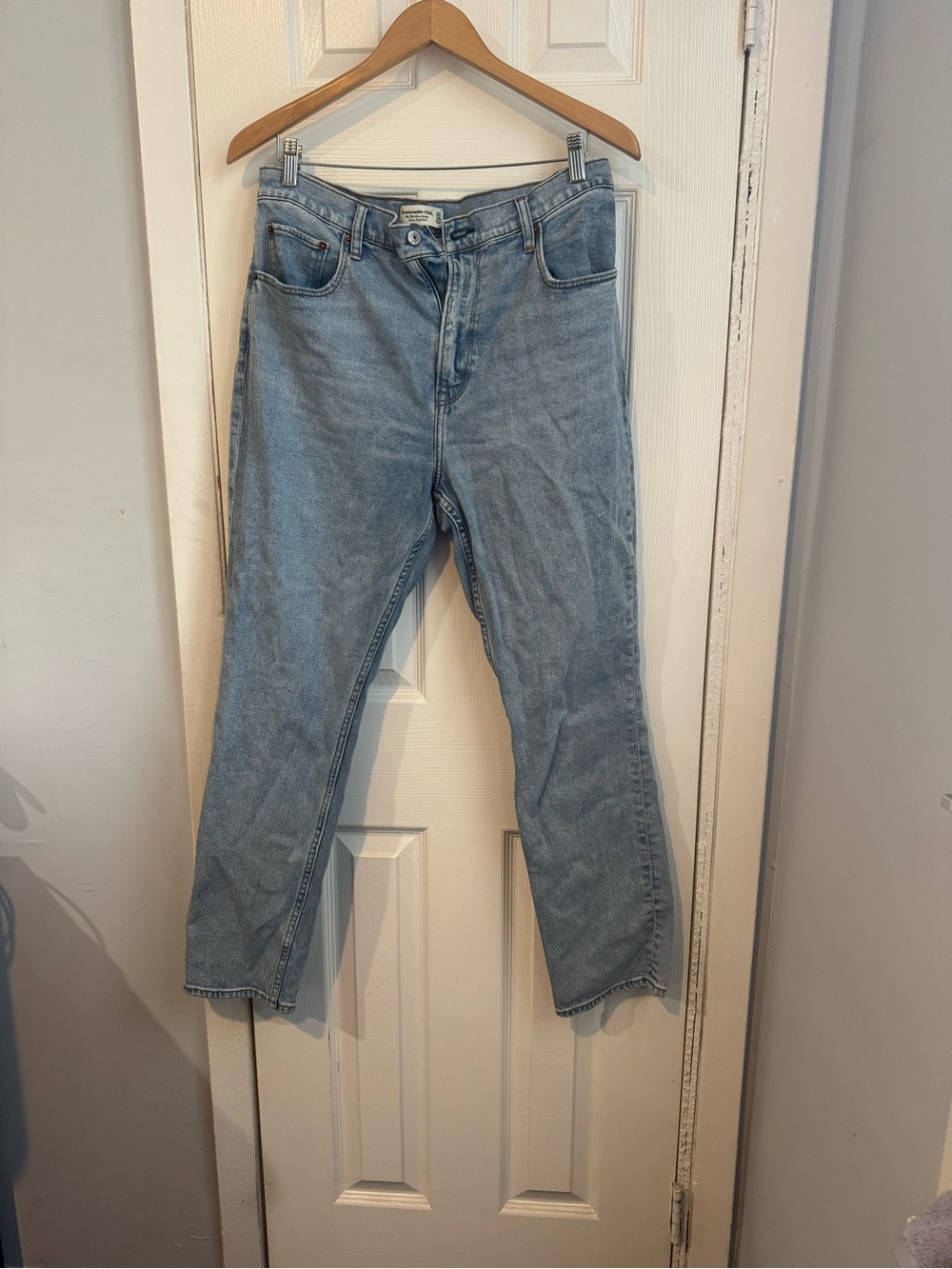 NWOT Abercrombie and Fitch 90's Slim Ultra High Rise Jean